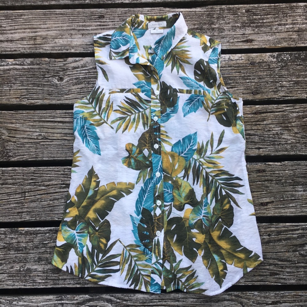 Tropical Leaf Sleeveless Blouse size medium fits like x small. No stretch.